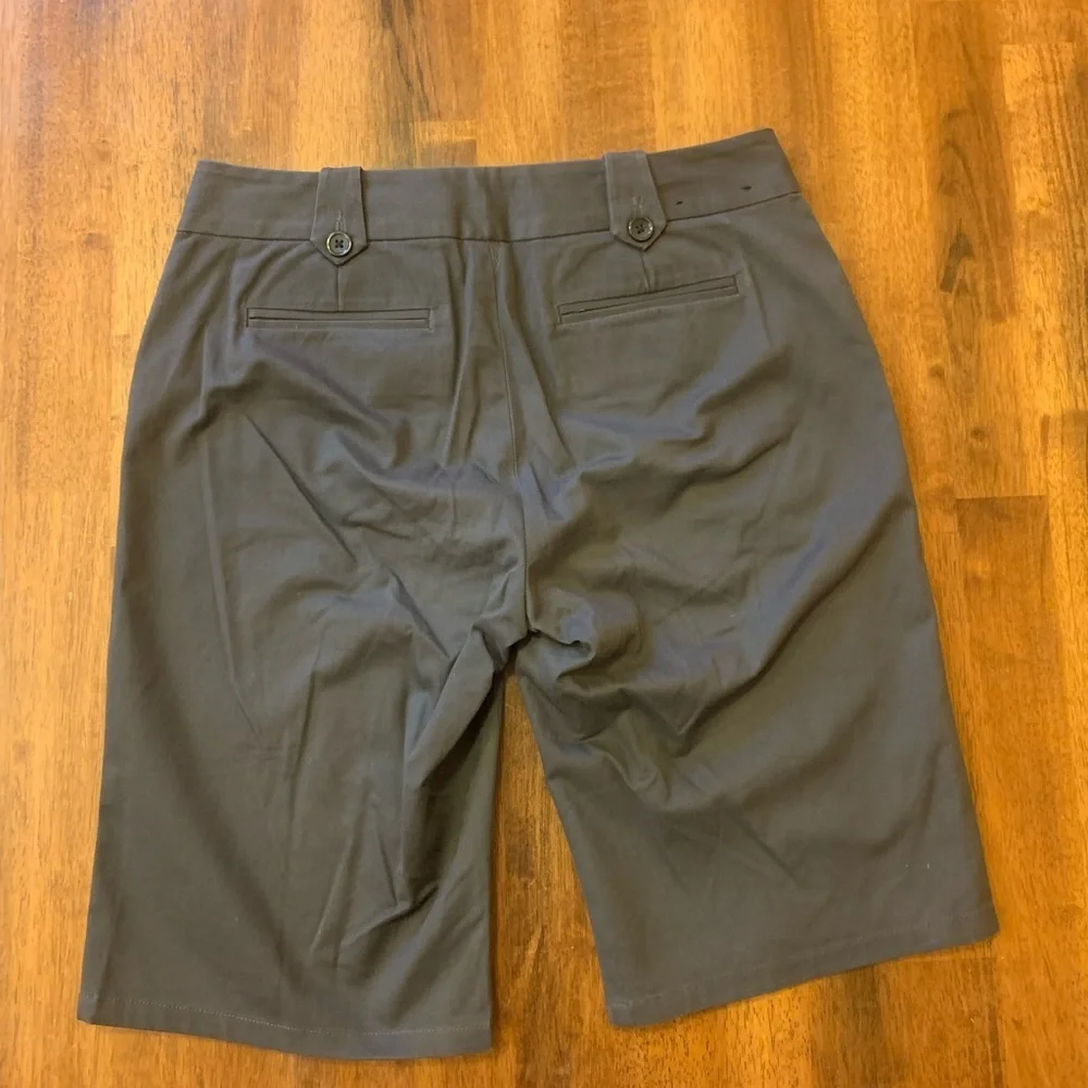 Banana Republic shorts size 2 Brown Bermuda Flat Front Design Pockets Casual
